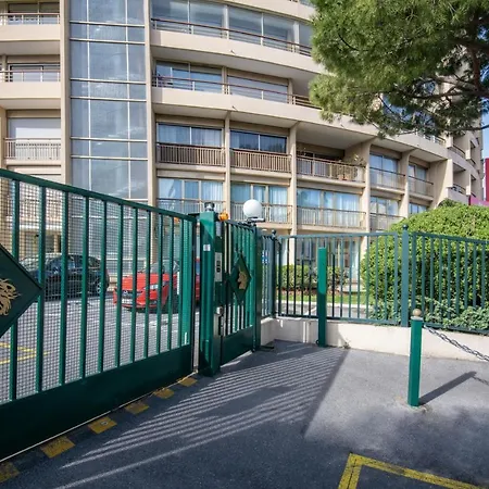 Ibis La Bocca Hotel 3*