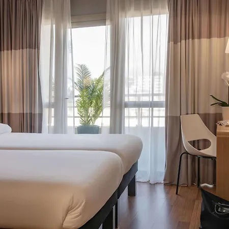 מלון Ibis La Bocca 3*