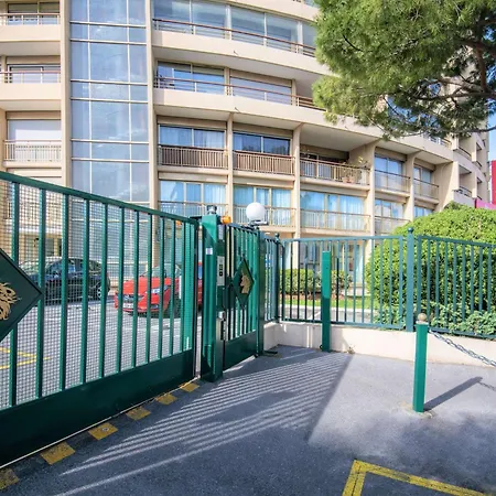 Отель Ibis La Bocca 3*